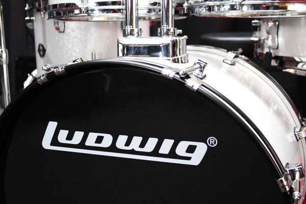 Ludwig Accent Fuse 5pc Drum Kit - Silver Sparkle