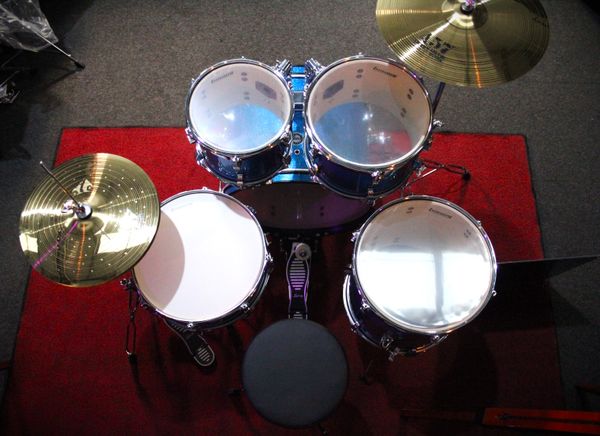 Ludwig Accent Fuse 5pc 20'' Drum Kit w/ Hardware & Cymbals - Blue Sparkle