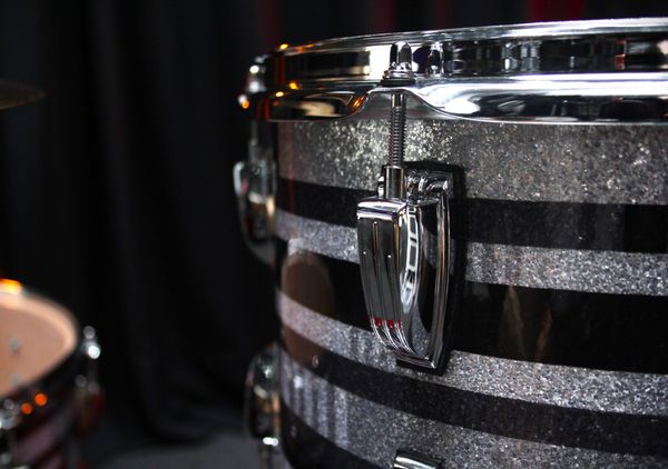 Ludwig Classic Maple - Digital Black Sparkle