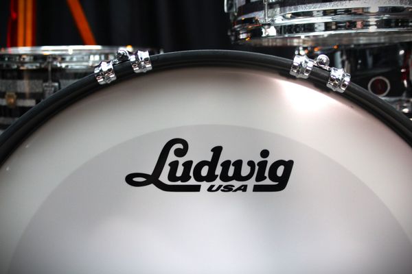 Ludwig Classic Maple - Digital Black Sparkle