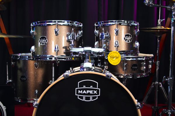 Mapex Venus 22'' 5pc Shell Pack w/ Hardware & Cymbals - Copper Metallic