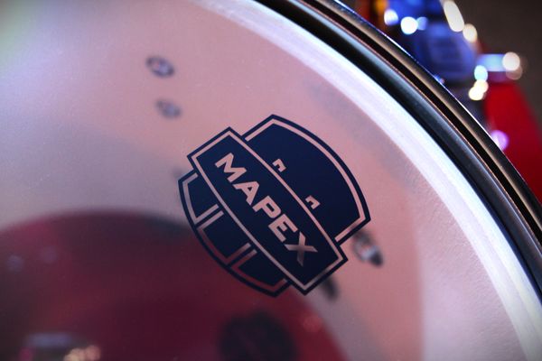 Mapex Venus 22'' 5pc Drum Kit w/ Hardware & Cymbals - Crimson Red 