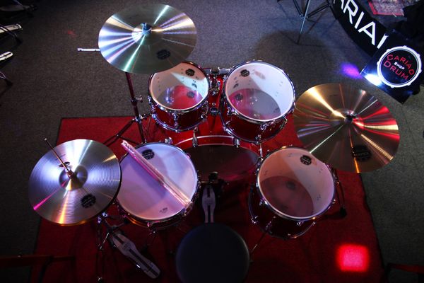 Mapex Venus 22'' 5pc Drum Kit w/ Hardware & Cymbals - Crimson Red 
