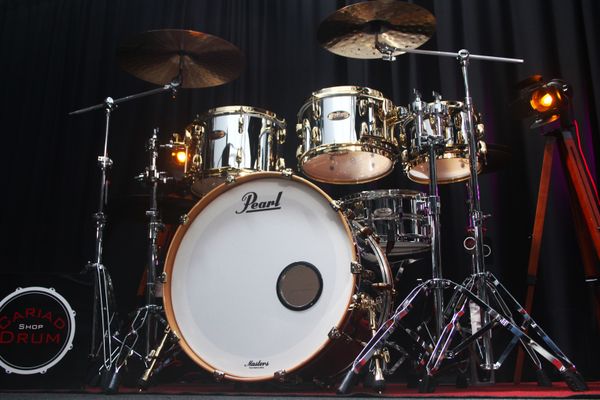 Pearl Masters Limited Edition Maple Reserve 24'' 6pc Mirror Chrome w/ Gold Hardware