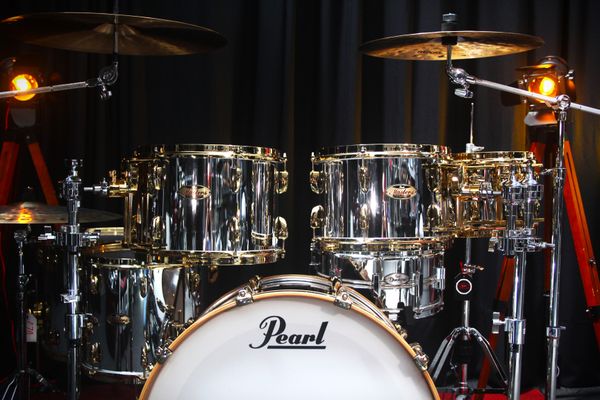 Pearl Masters Limited Edition Maple Reserve 24'' 6pc Mirror Chrome w/ Gold Hardware
